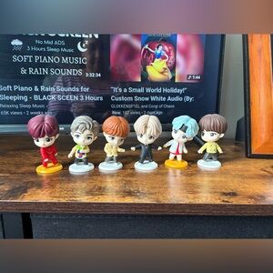 K-Pop Style Mini Figure Collectible Set - Assorted Colors